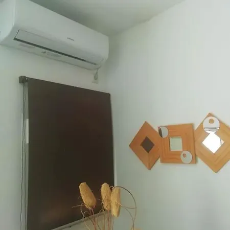 Дом отдыха One Bedroom House With Garden And Wifi At